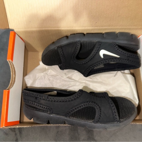 GUC | Toddler Nike slip on sandals | size 8C - Picture 12 of 13